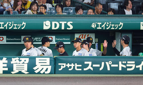 阪神対DeNA　試合前のハイタッチに佐藤輝明の姿はなかった（撮影・上田博志）
