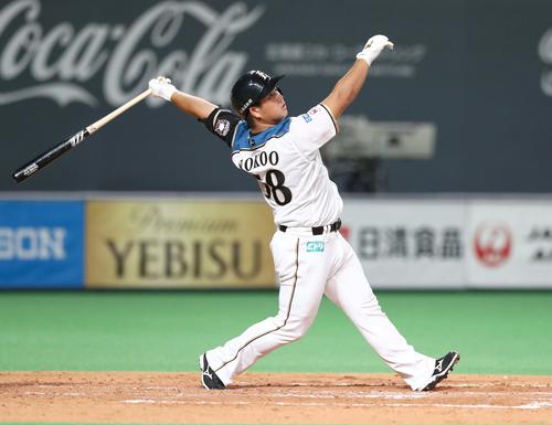 本塁打を放つ日本ハム横尾（18年9月22日撮影）