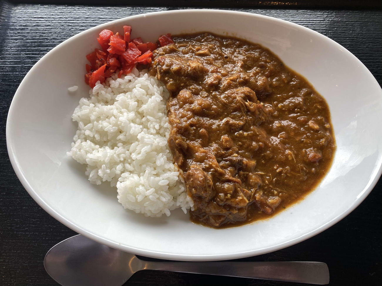 北広島市内に店を構える「Cafe'SMonk（カフェスモンク）」で人気の「SMonkカレー」（撮影・山崎純一）