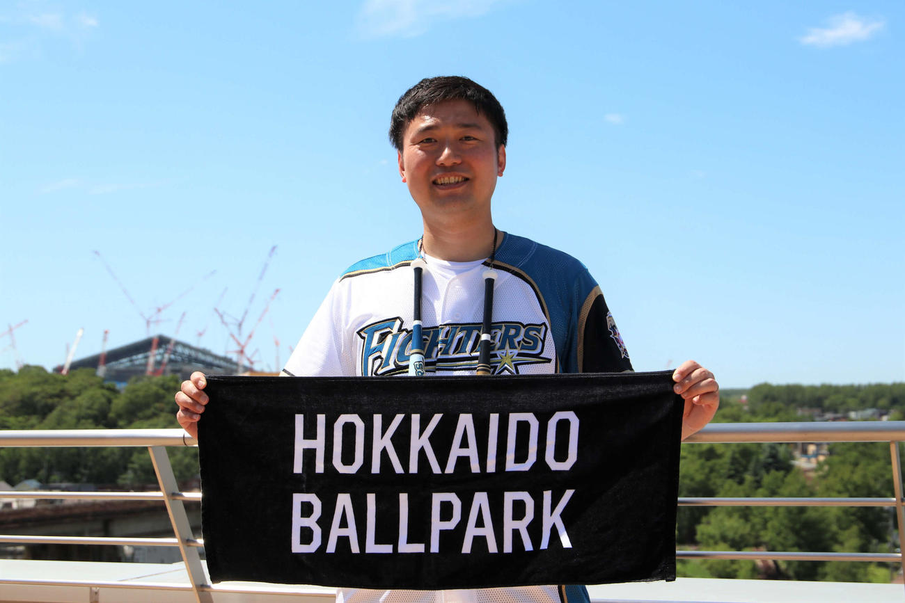 日本ハムのファンで北広島市在住の池田さん（撮影・山崎純一）