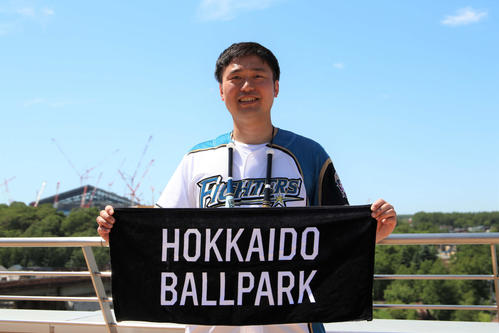 日本ハムのファンで北広島市在住の池田さん（撮影・山崎純一）