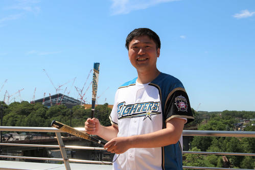 日本ハムのファンで北広島市在住の池田さん（撮影・山崎純一）