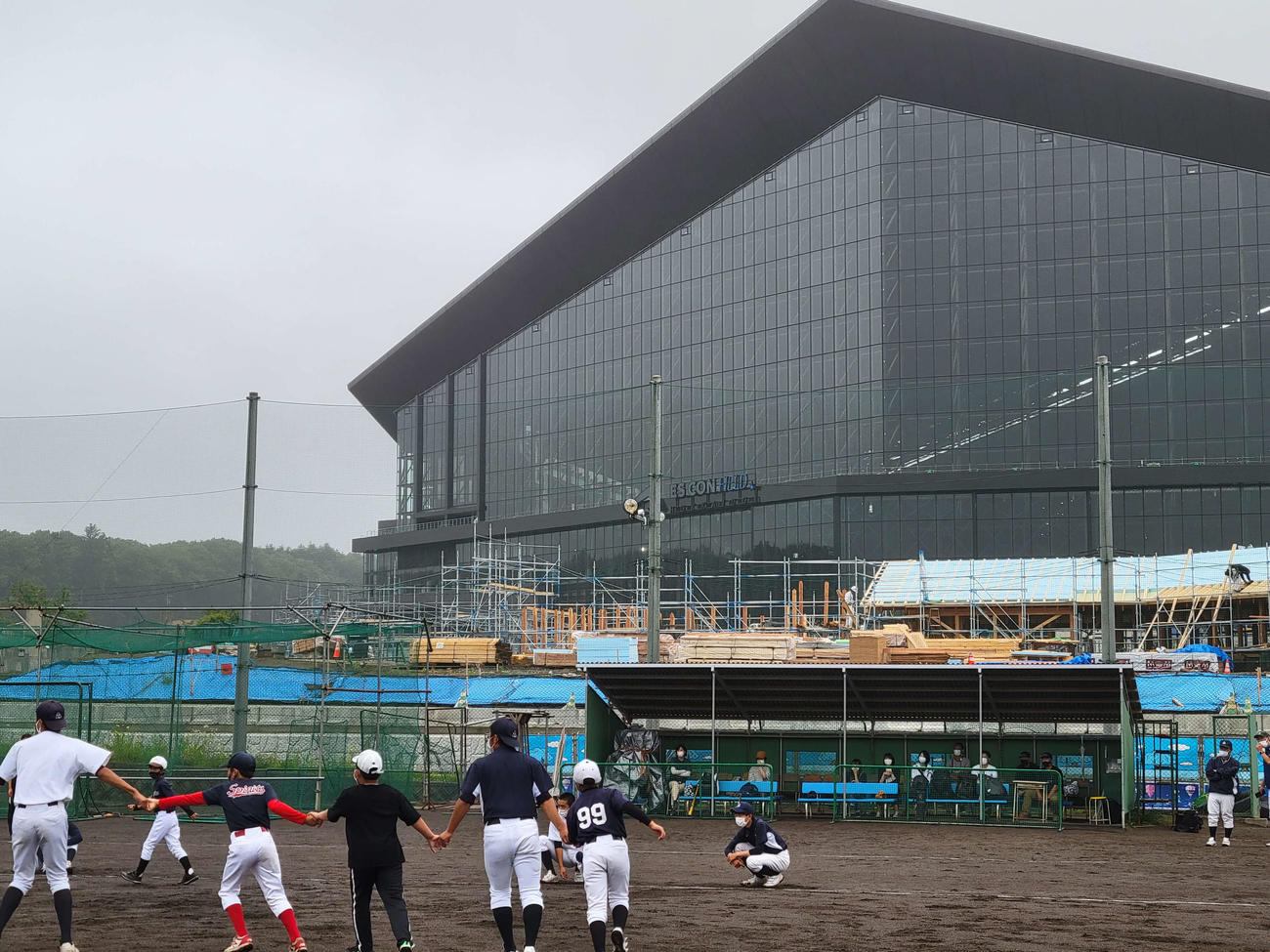 北広島高のボールパーク委員会が主催した「キッズフェスタ」の様子（北広島高提供）