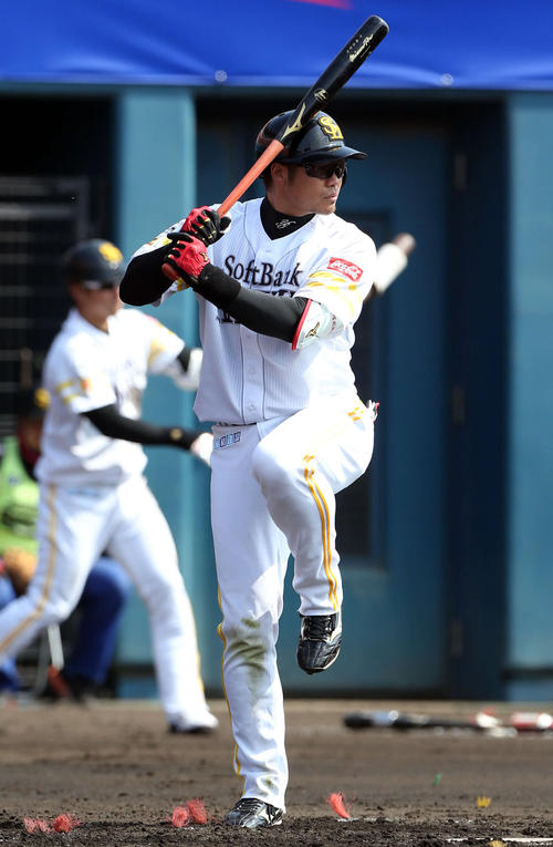 斗山戦、一本足で打席に立つ吉村(撮影・栗木一考)