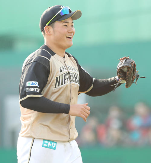 笑顔の日本ハム清宮