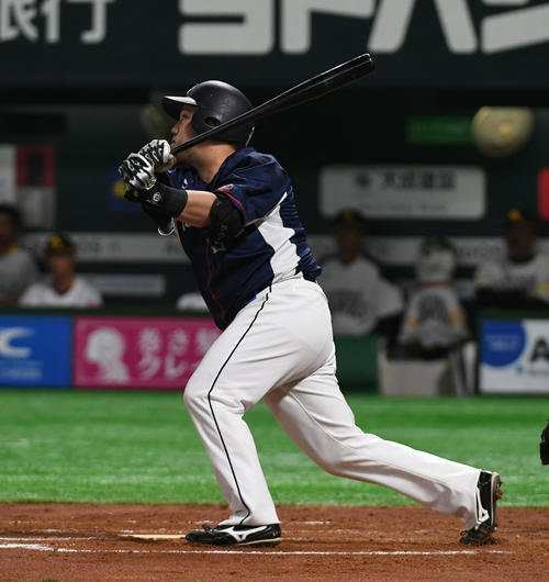 ソフトバンク対西武 3回表西武2死満塁、山川は右中間に満塁本塁打を放つ(撮影・今浪浩三)