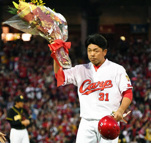 １０００安打を達成した広島石原慶幸（２０１８年５月１１日撮影）
