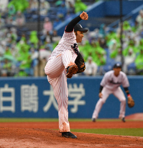 ヤクルト対オリックス　雨中の力投で２勝目を挙げた小川（撮影・柴田隆二）