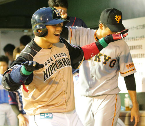 フレッシュ・オールスターで本塁打を放ちベンチでキヨダンスを披露する日本ハム清宮（２０１８年７月１２日撮影）