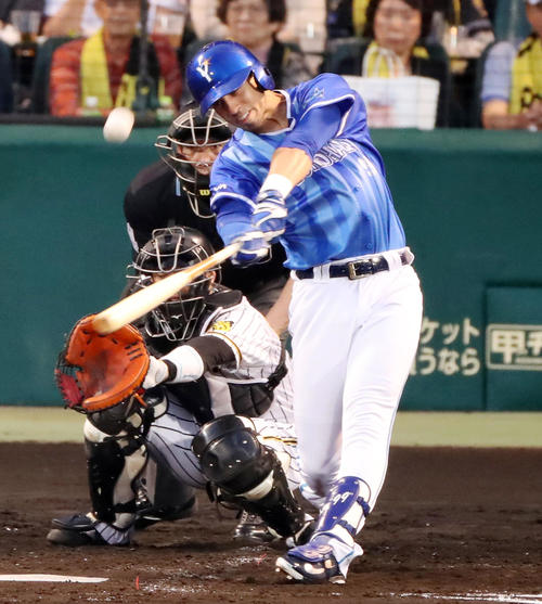 阪神対ＤｅＮＡ　左越えソロ本塁打を放つネフタリ・ソト（２０１８年５月１６日撮影）