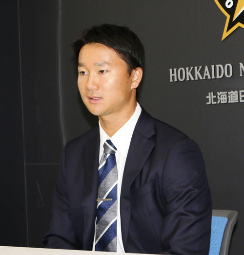 鎌ケ谷で契約更改交渉に臨んだ日本ハム宮台(2018年11月19日撮影)