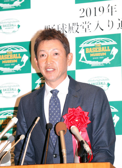 野球殿堂入り通知式であいさつする立浪氏（2019年1月15日撮影）