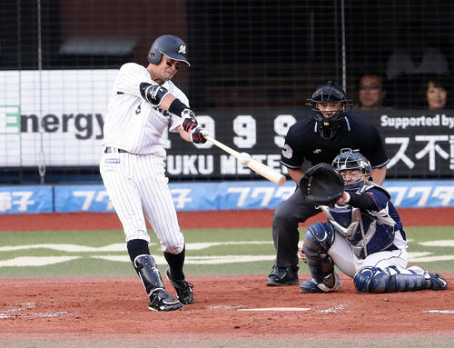 2000安打を達成するロッテ福浦（2018年9月22日撮影）