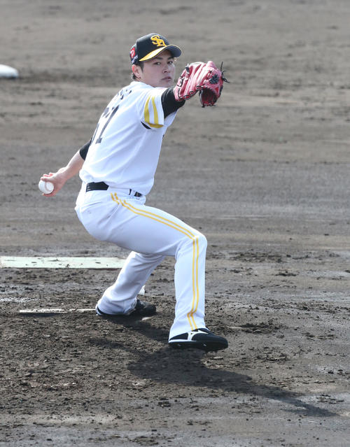 シート打撃に登板し力投する笠谷俊介(撮影・菊川光一)