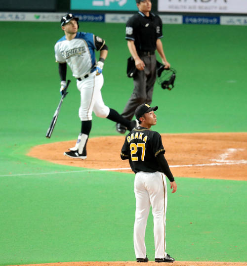 阪神尾仲祐哉は日本ハム・レアードに3点本塁打を浴びる（2018年6月13日撮影）