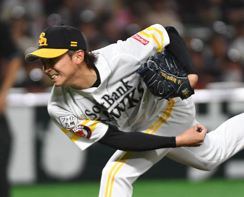 先発し4回2/3を3安打2失点の投球をみせた東浜(撮影・今浪浩三)