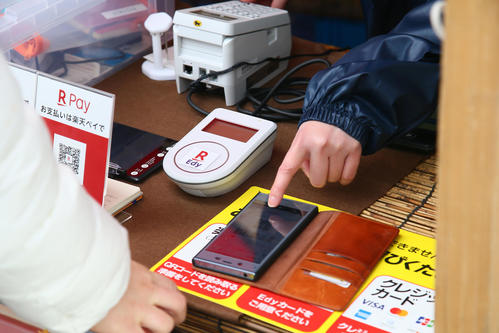 球場のキャッシュレス利用が始まった(撮影・足立雅史)