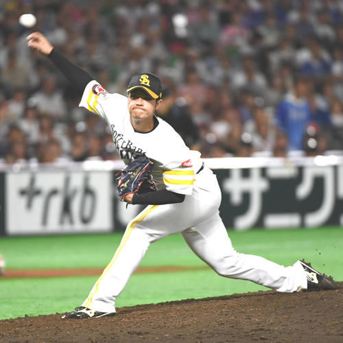 ソフトバンク対DeNA　9回を抑えた甲斐野（撮影・今浪浩三）　