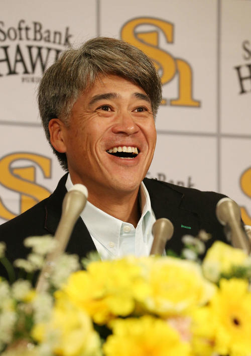 記者の質問に答える城島会長付特別アドバイザー（2019年12月20日撮影）