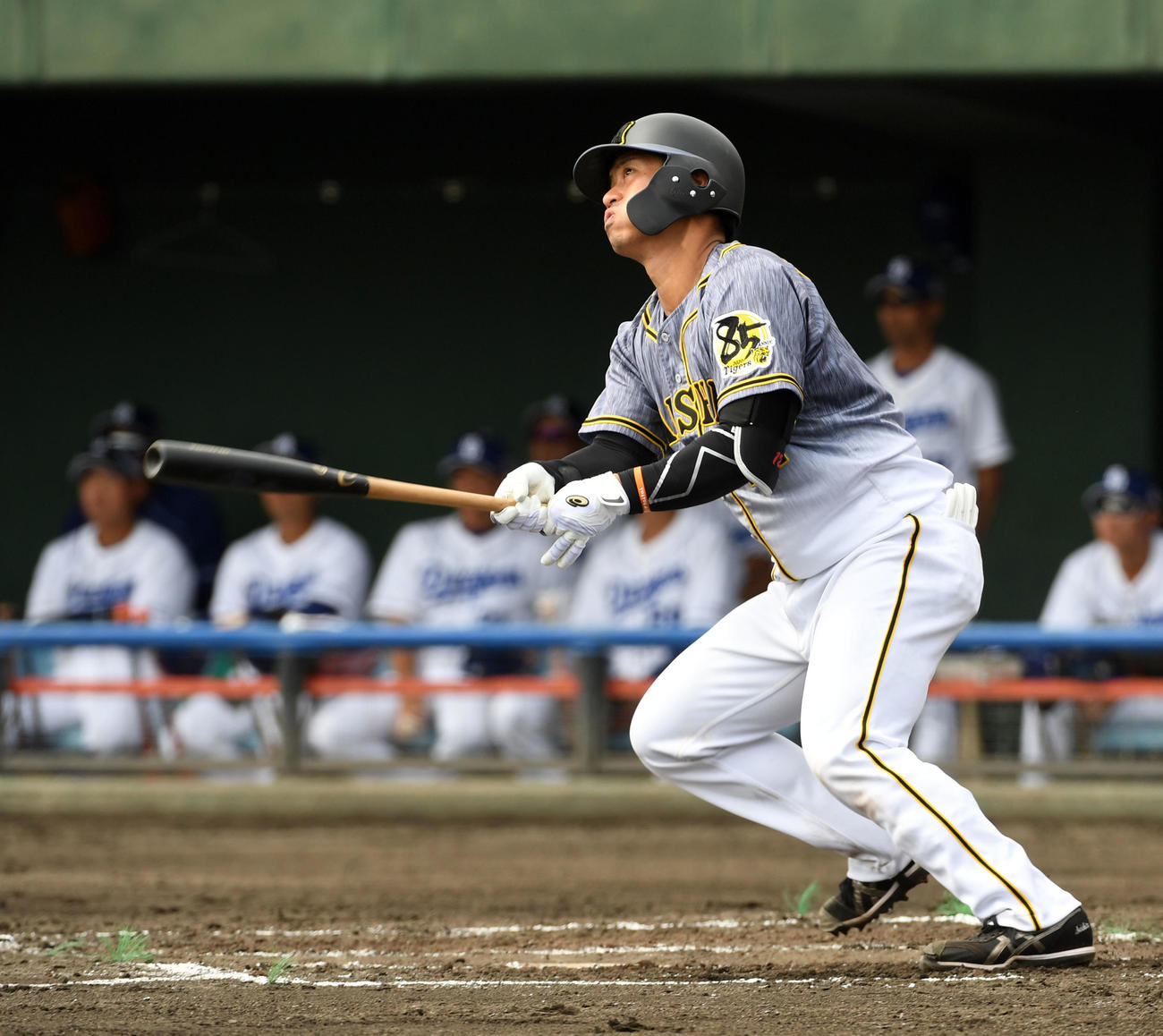 坂本は左越え先制2点本塁打を放つ（撮影・前岡正明）