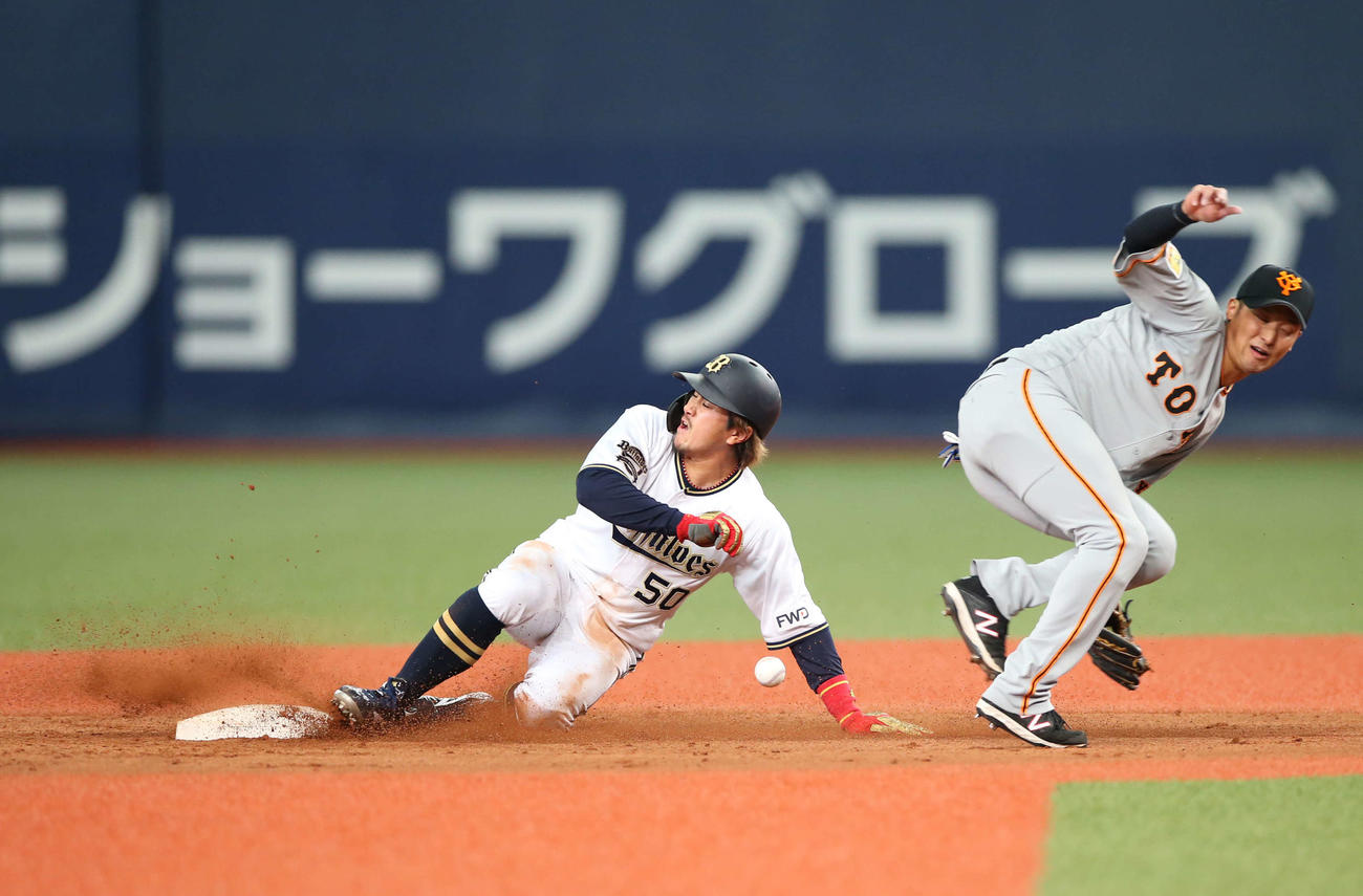 7日、二盗を決める小田（撮影・河野匠）