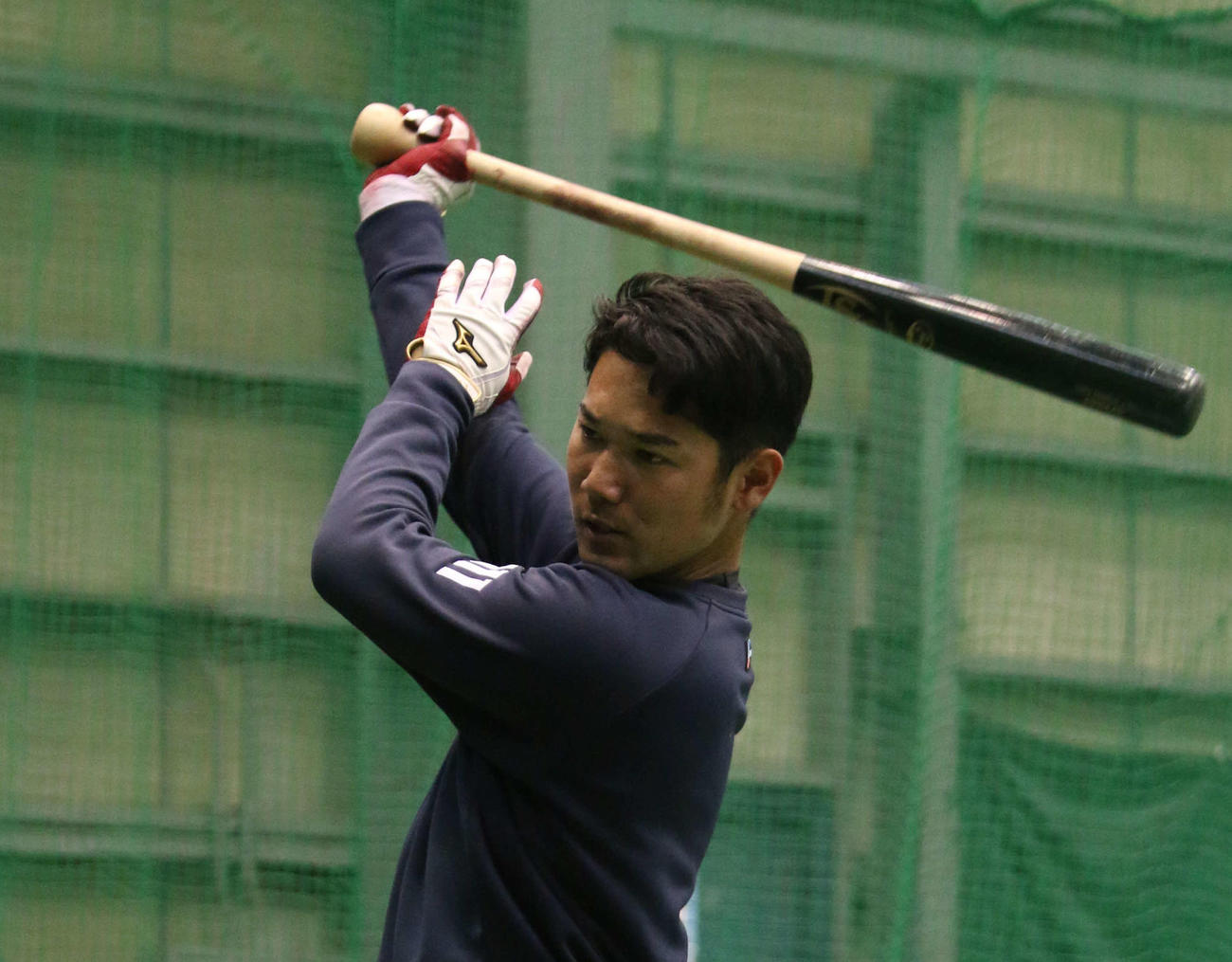 ティー打撃に励む日本ハム宮田（撮影・田中彩友美）