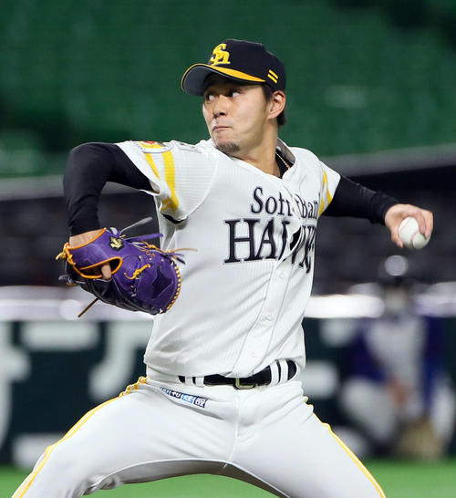 ソフトバンク対広島　2番手で登板する古谷（撮影・栗木一考）