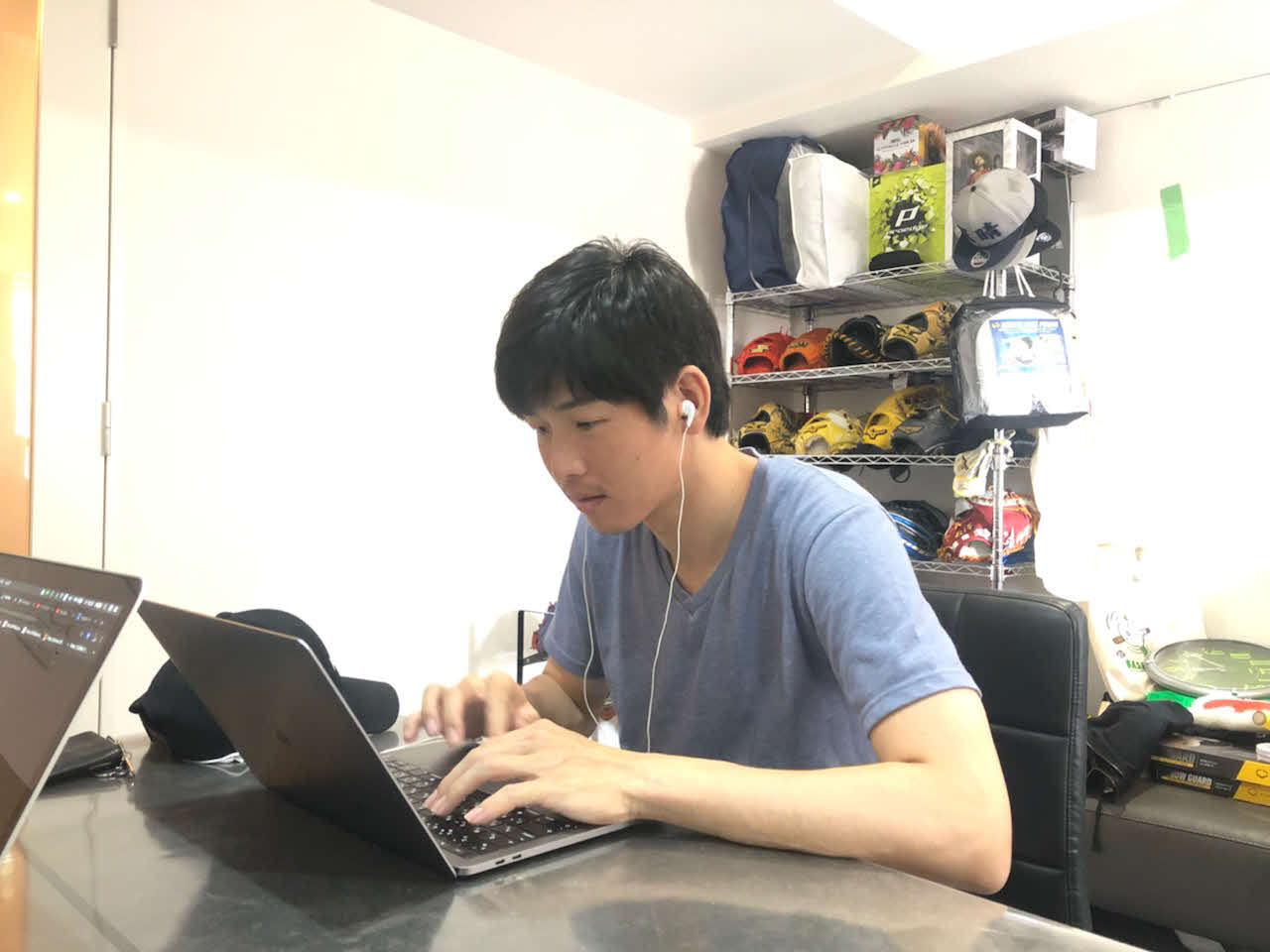 元阪神の田上健一さんは動画クリエイターに転身し、YouTubeチャンネル作成に日々奮闘する（田上さん提供）