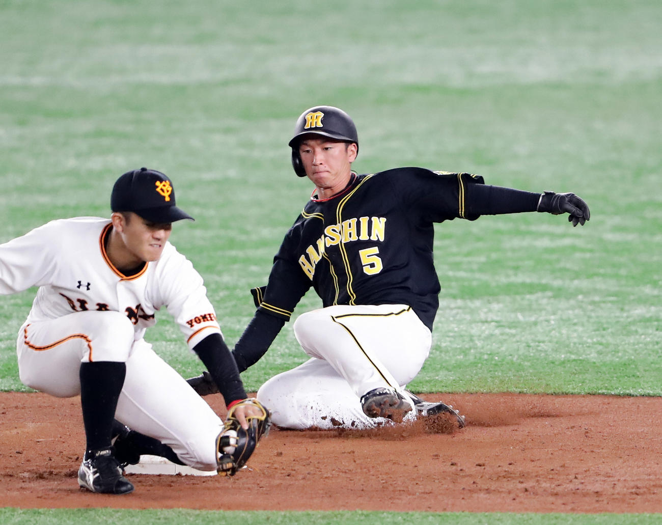 CSファイナルステージで二盗成功を成功させる近本（2019年10月10日撮影）