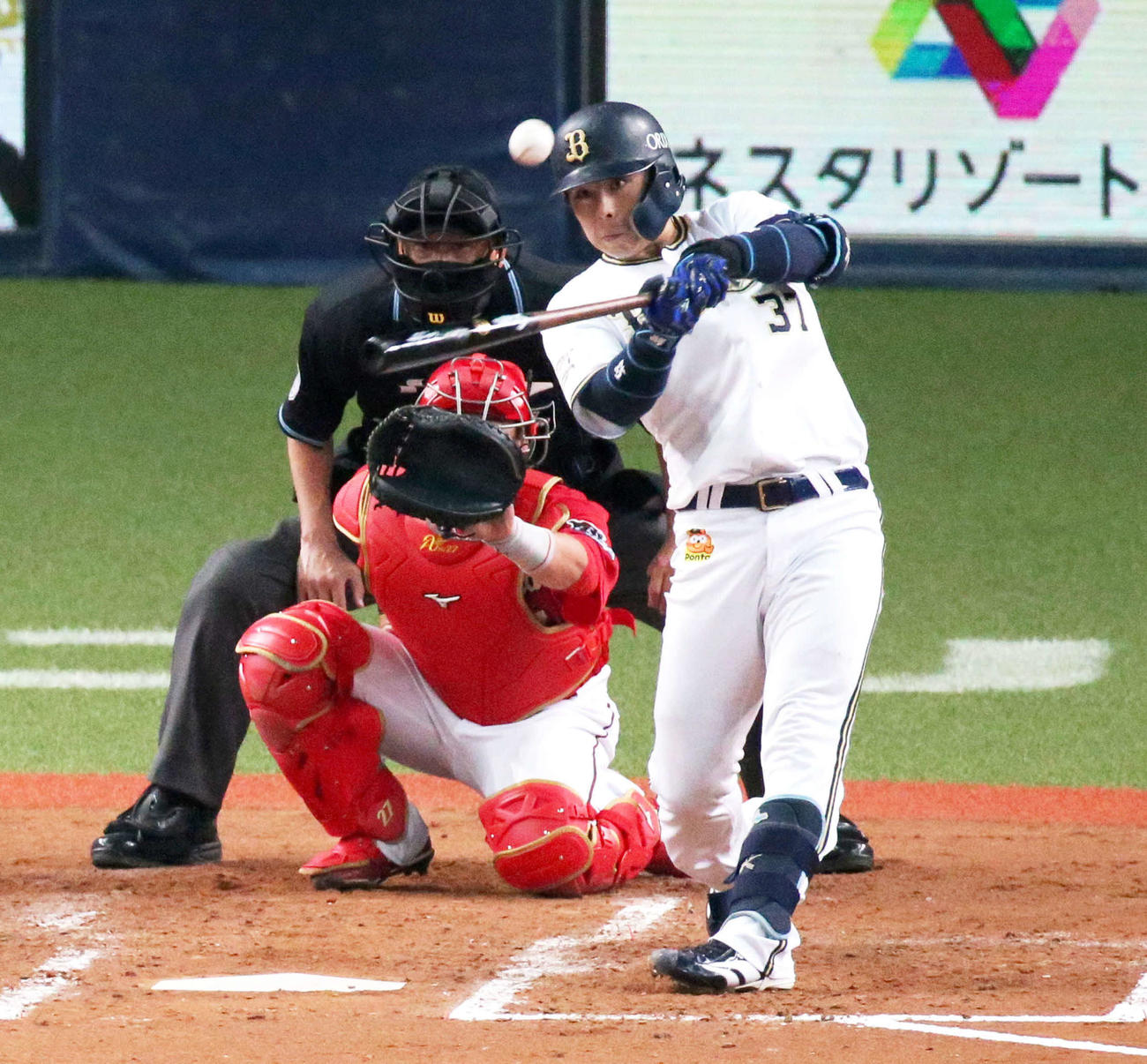 5日広島戦、左越えに先制本塁打を放つ若月（2020年6月5日撮影）