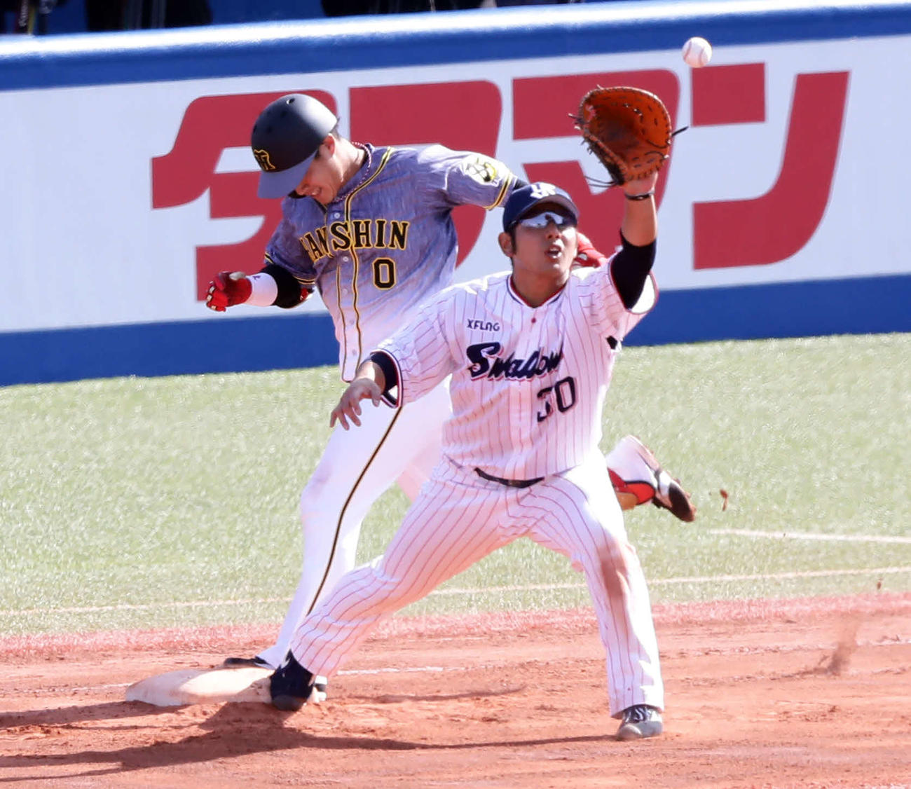 3月21日、ヤクルトとの練習試合で二塁内野安打を放った木浪