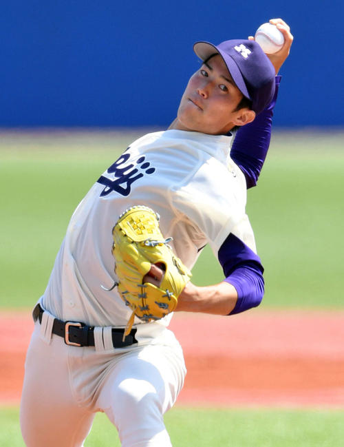 明大先発で力投する森下暢仁（2019年6月13日撮影）　