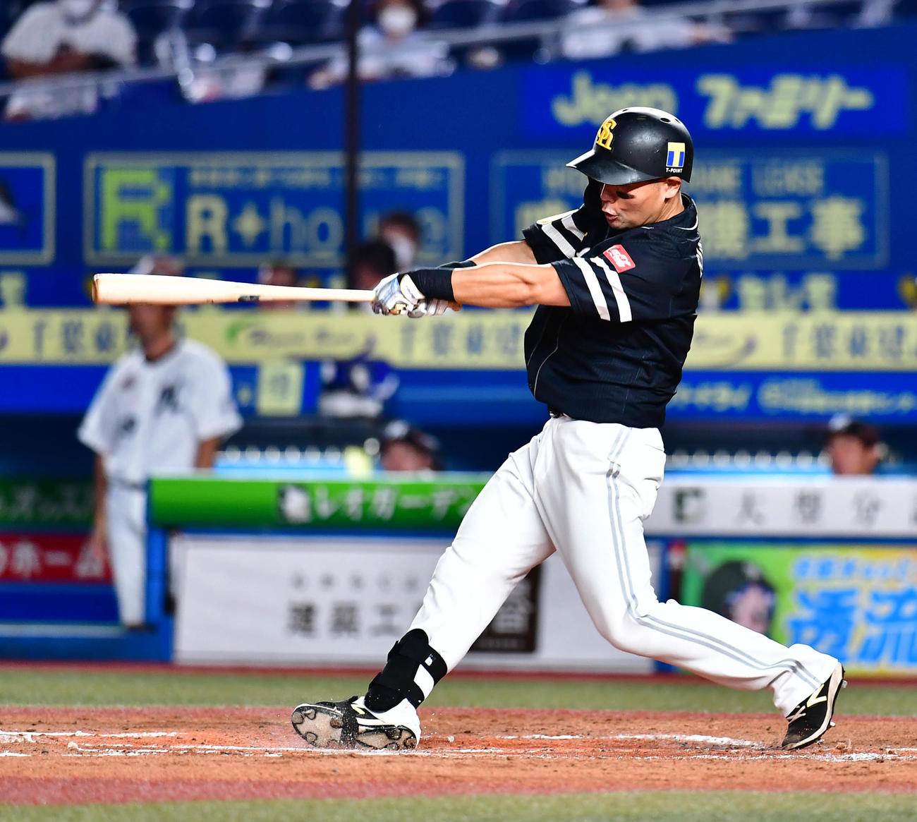 21日、中村晃は右越えに先制2点本塁打を放つ