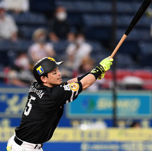 4回、2点本塁打を放つ松田（撮影・横山健太）