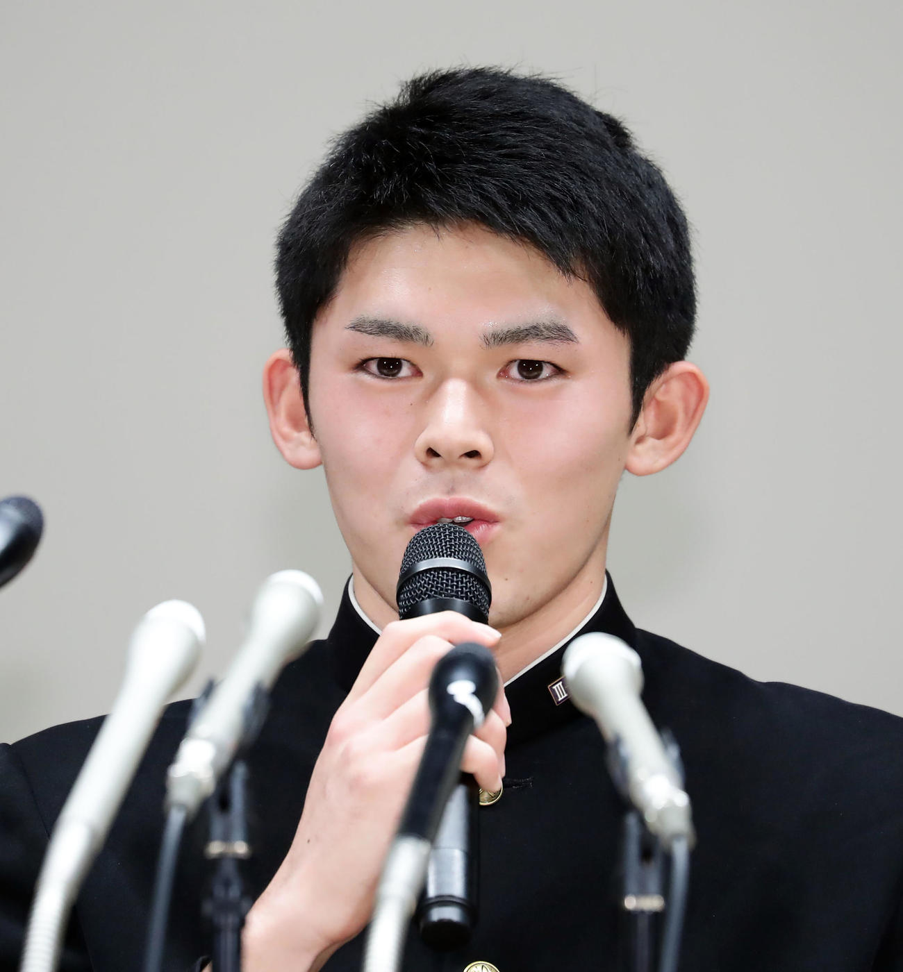 ロッテが交渉権獲得となり、思いを語る大船渡・佐々木朗希（2019年10月17日撮影）