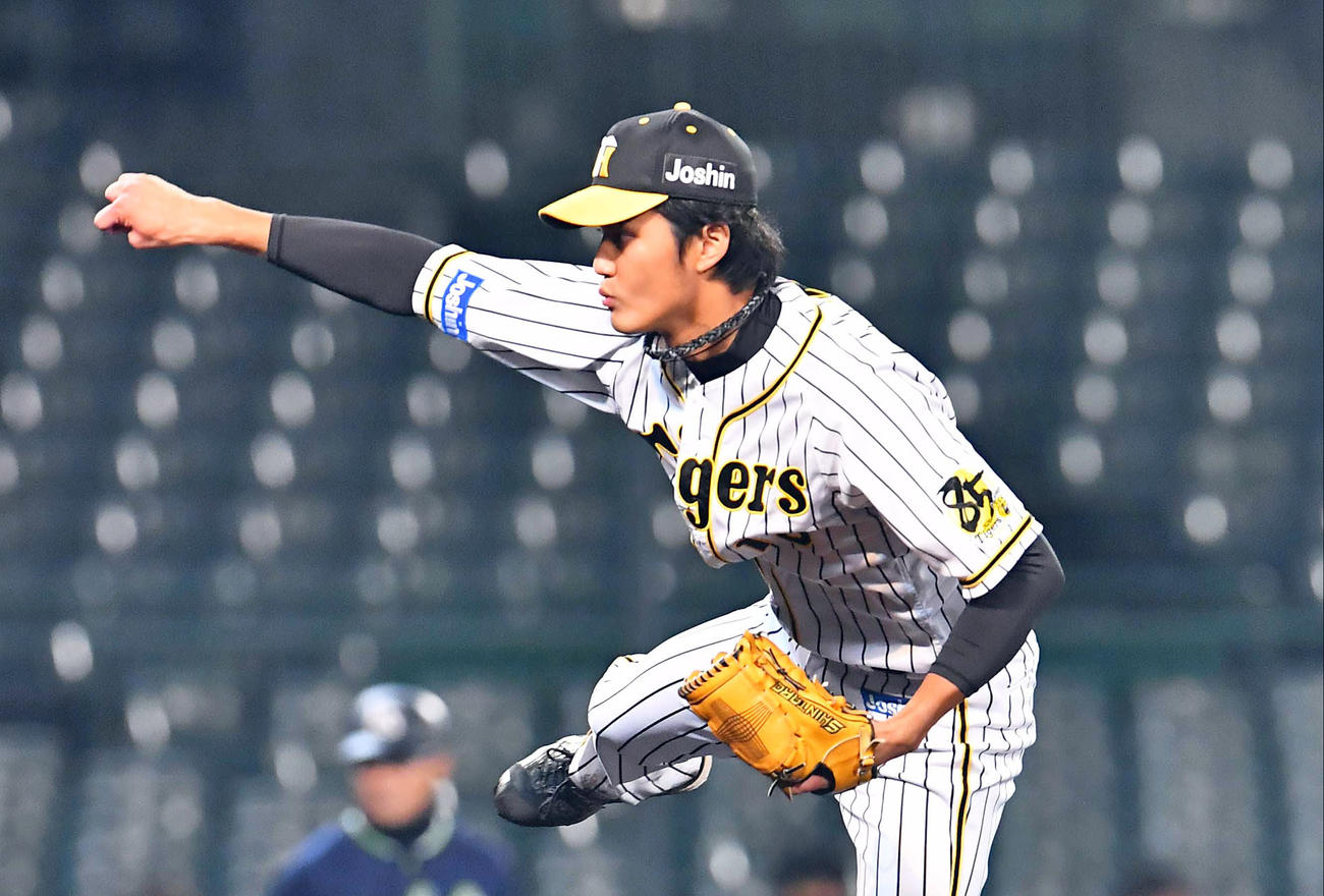 阪神対ヤクルト　162キロのストレートを投げ込む藤浪（撮影・上田博志）