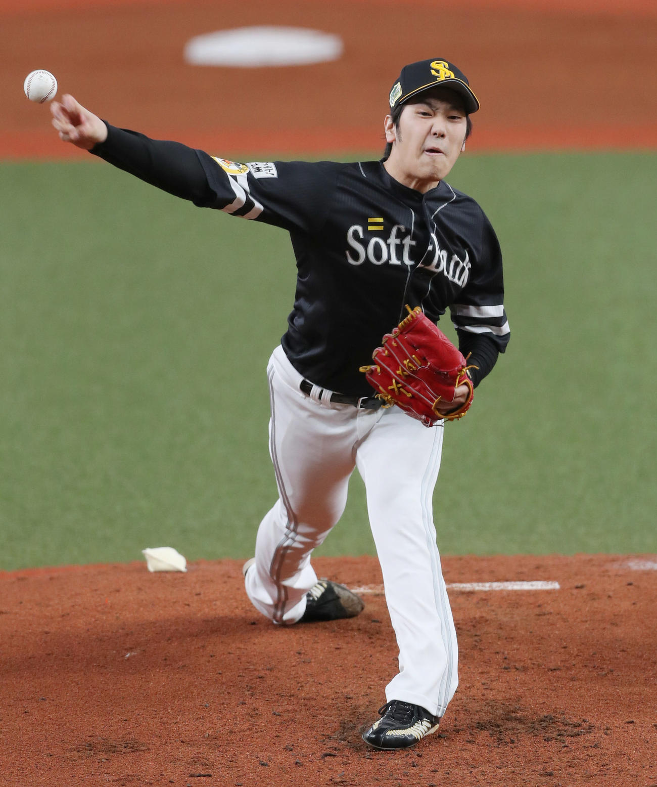 日本シリーズ第2戦に先発し、力投するソフトバンク石川（撮影・前田充）