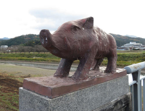 ロッテ中森の地元・丹波篠山には各所にイノシシ像がある（撮影・金子真仁）