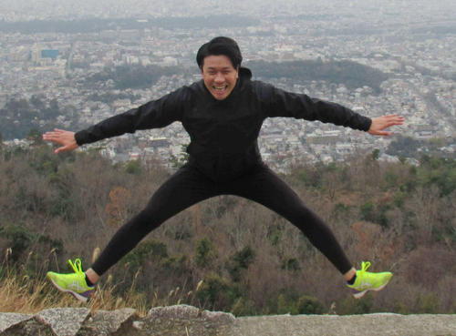 恒例の大文字山登山で自主トレをスタートした中日大野雄大（2021年1月5日撮影）
