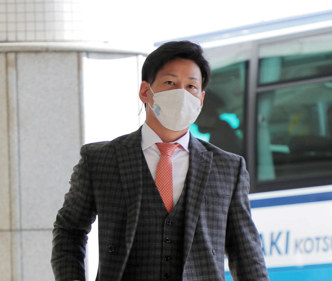 キャンプ地宮崎の宿舎に到着したオリックス吉田正尚（代表撮影）