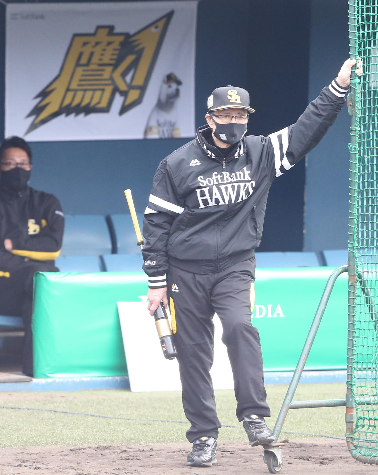 ソフトバンク情報　練習を見つめる王貞治球団会長（撮影・菊川光一）