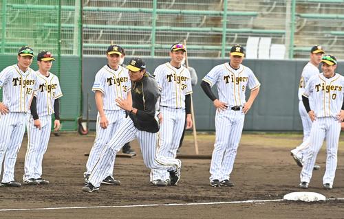 走塁練習をする藤浪晋太郎（撮影・上田博志）