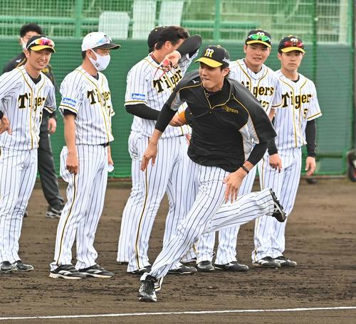 走塁練習をする藤浪晋太郎（撮影・上田博志）
