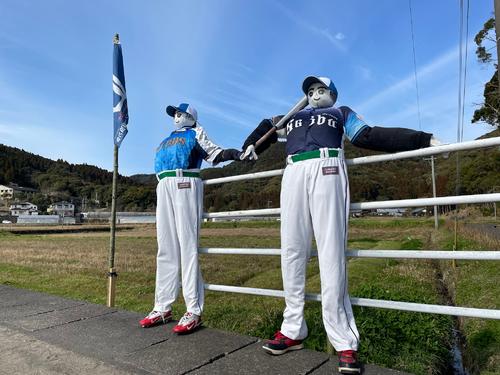 第2クールには球団が贈ったユニホームを着て新調した案山獅子
