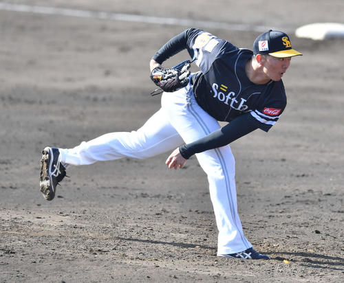 紅白戦4回裏より登板した紅組3番手の川原（撮影・岩下翔太）