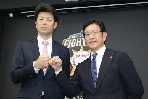 日本ハム栗山監督と上田外野守備走塁コーチ（左）（2020年11月25日撮影）