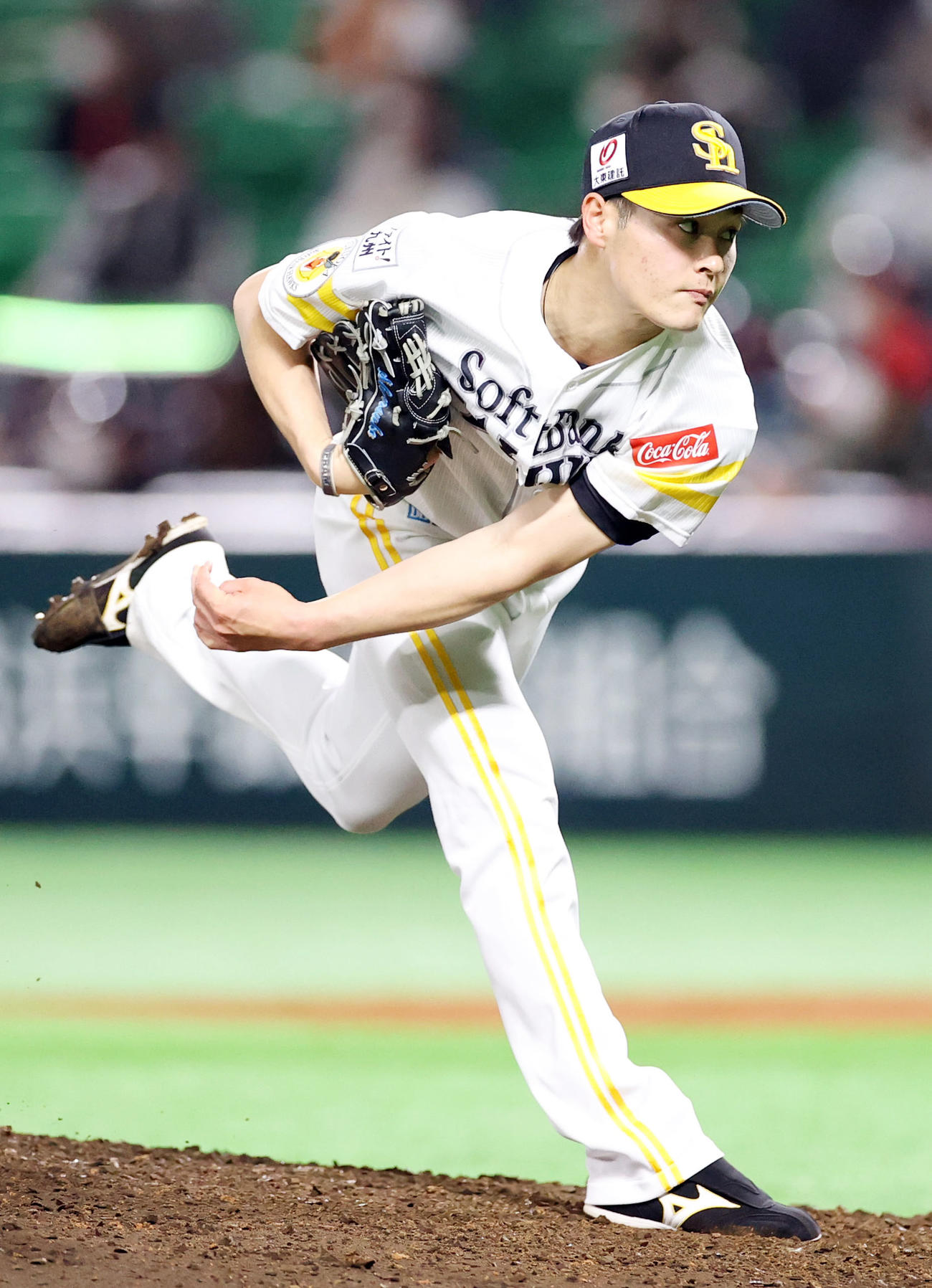 ソフトバンク対巨人　5回表から登板する笠谷（撮影・狩俣裕三）