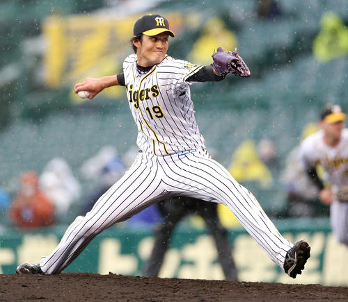 2021年3月12日　阪神対西武　雨の中、力投する藤浪晋太郎（撮影・上山淳一）
