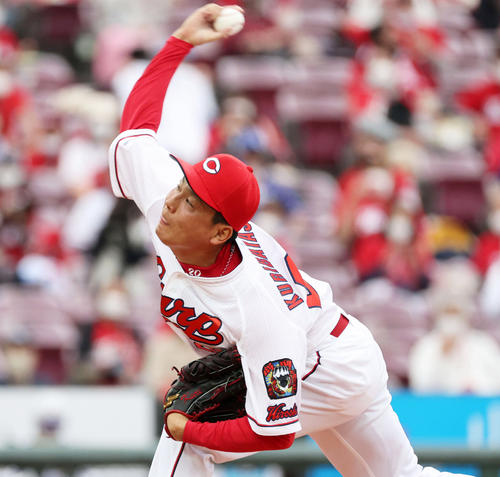 9回表に登板する広島栗林（撮影・加藤孝規）