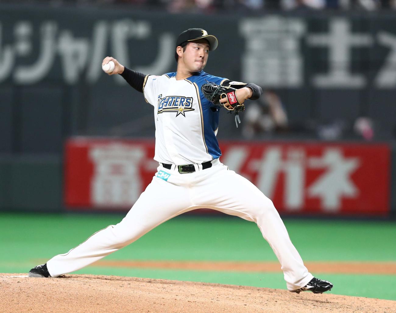 日本ハム対西武　7回に登板の長谷川（撮影・黒川智章）